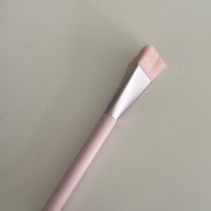 Kylie Cosmetics Brush-Skin Tint